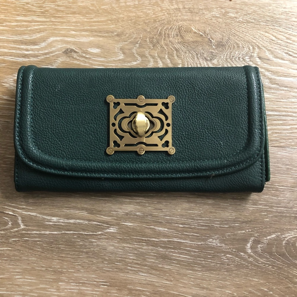 green clutch great condition kimchi blue